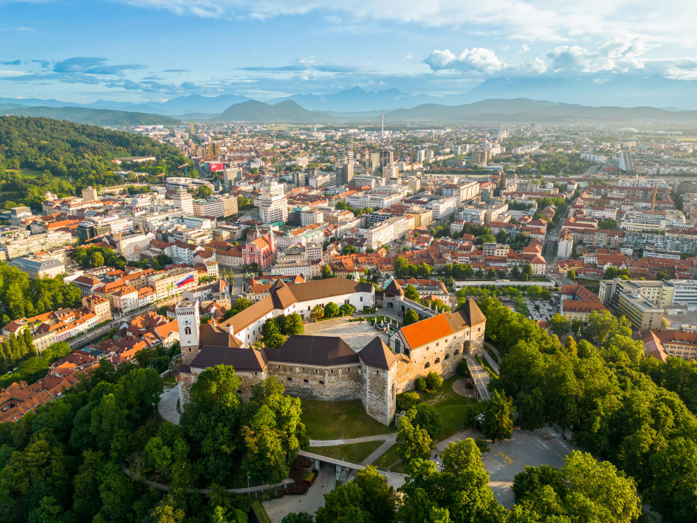 Какви се платите во Словенија? Подобра минимална плата, најплатени најстарите, жените потценети