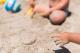 Копањето дупка на песочна плажа не е безопасно